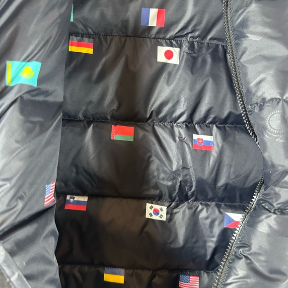Retro North Face Nuptse Vest Tonal Flag Print - Picture 9 of 10